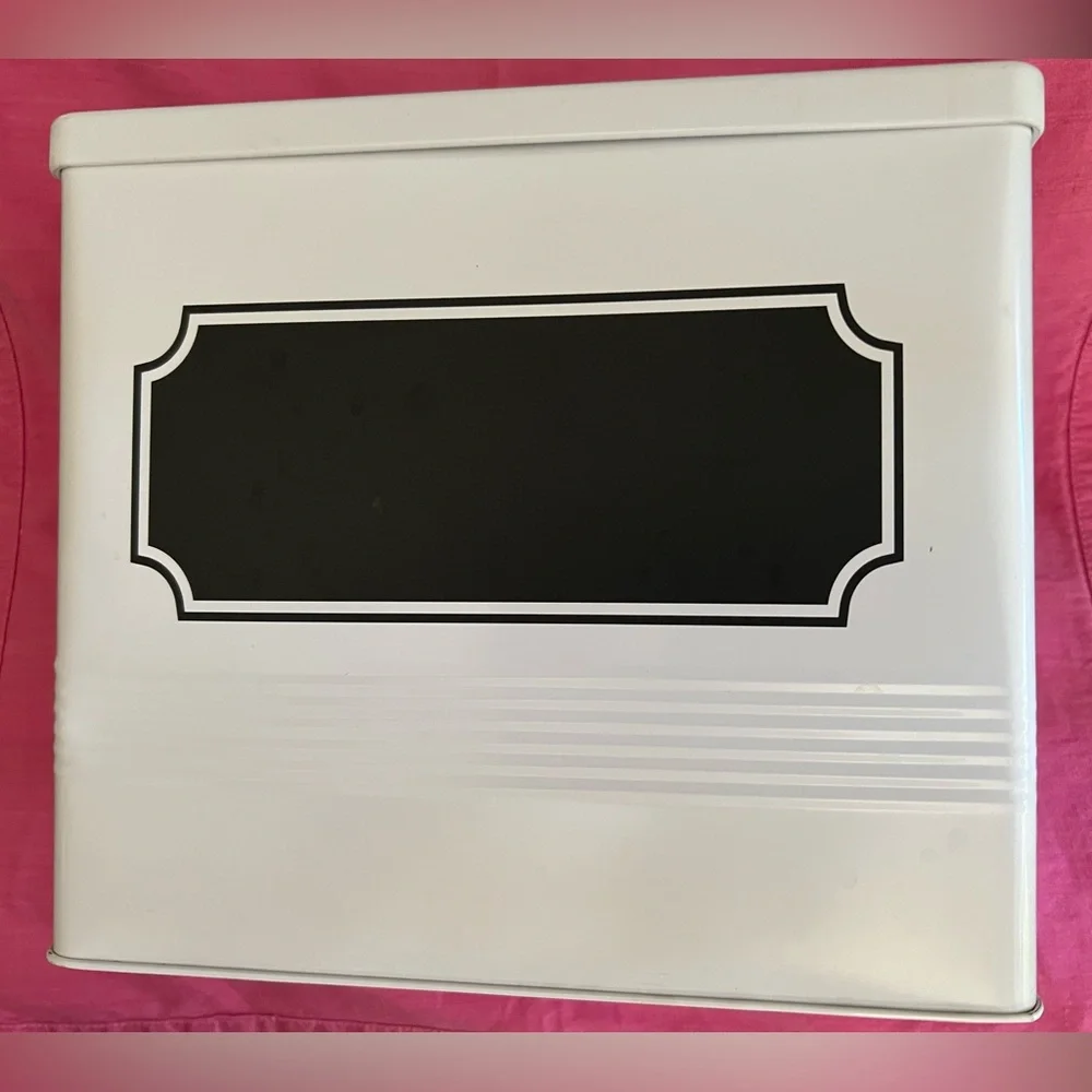 Large Storage Tin - excellent condition - very useful